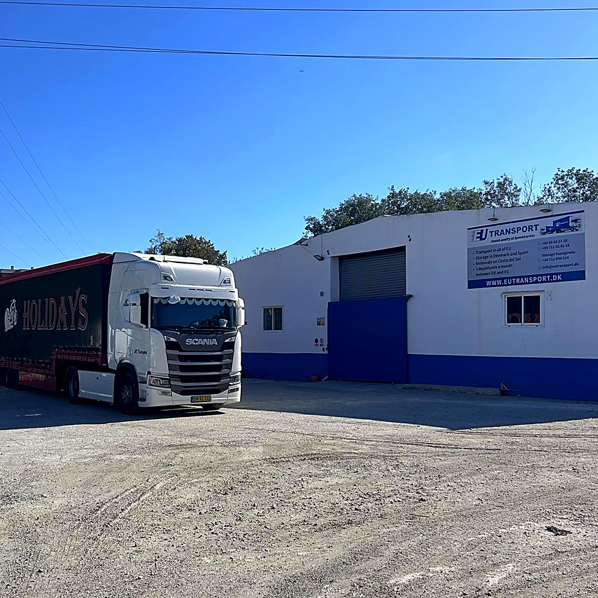 Lastbil fra EU Transport foran firmaets lager i Fuengirola